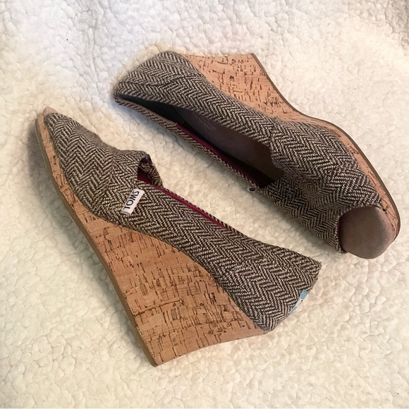 NWOT Toms Herringbone Wedge Espadrilles
